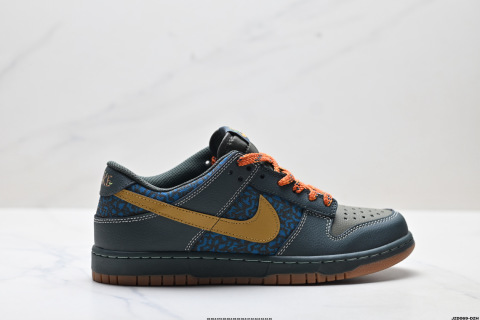 NIKE DUNK LOW Sneakers
