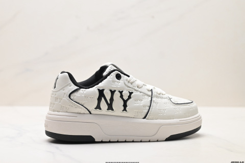 MLB New York Yankees Chunky Liner Embo Monogram Low-top Sneakers