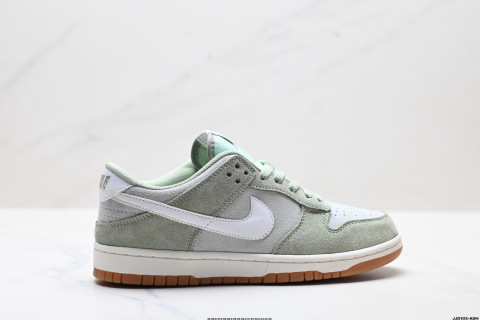 NIKE DUNK LOW Retro Low-Top Skate Shoe