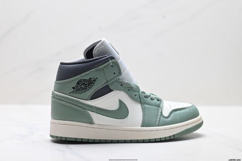 NIKE Air Jordan 1 Retro Mid Basketball Shoes
