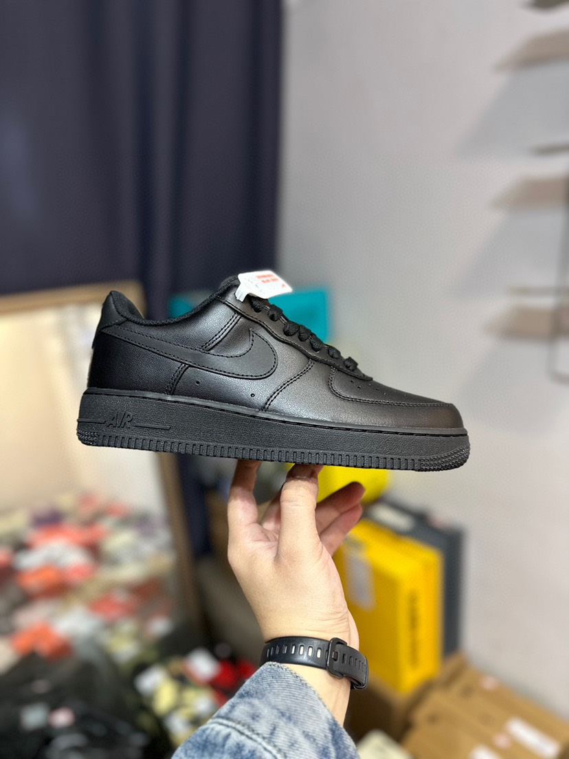 Nike Air Force 1 All Black Sneakers