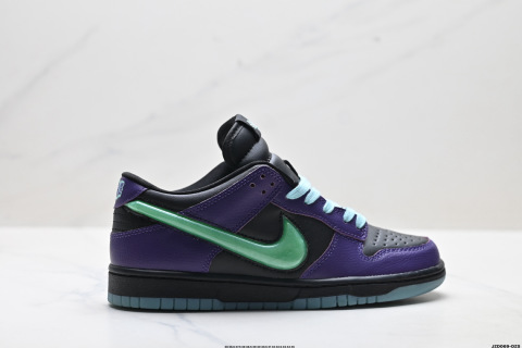 NIKE DUNK LOW Retro Low-Top Skate Shoes