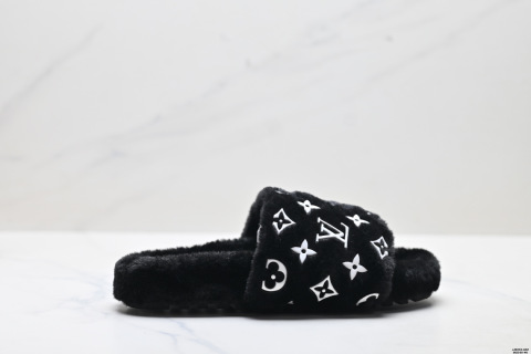 Chanel Women's Autumn And Winter Fur Slippers