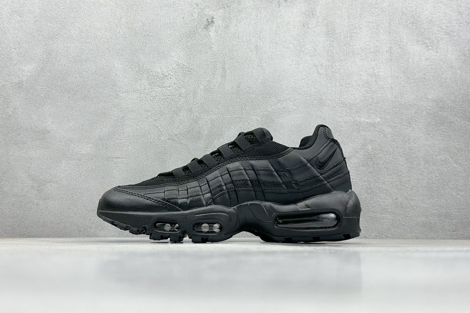 Nike Air Max 95 Triple Black Sneakers