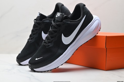 Nike REVOLUTION 8 Running Shoes