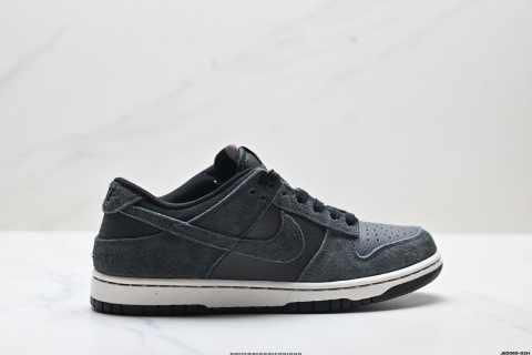 NIKE DUNK LOW Retro Low-Top Skate Sneakers