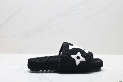 Chanel Women's 2025 Thick Sole Fuzzy Outdoor Slippers