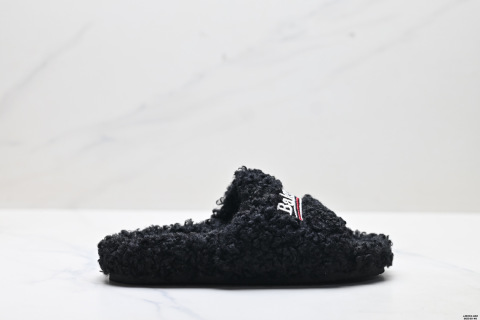 JJD Letter Black Furry Slippers Women 2025 Winter New Style