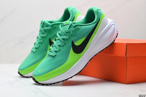 Nike REVOLUTION 8 Running Shoes
